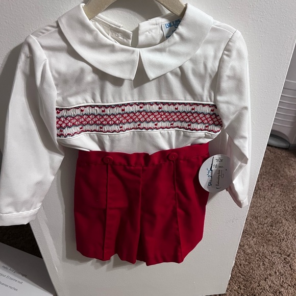 LULI & ME BOYS CLASSIC RED CHRISTMAS SMOCKED BUTTON ON OUTFIT - Picture 2 of 3